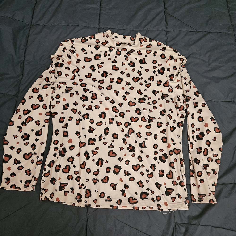 SHEIN Curve Heart Leopard Print Top